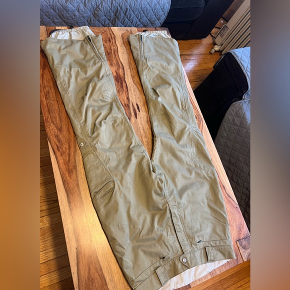 Rossignol ski or snowboarding pants size L in like new condition - Picture 2 of 12